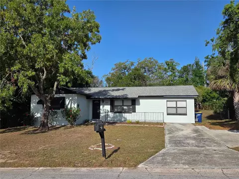 104 N Oakland Ave, Clermont, FL 34715