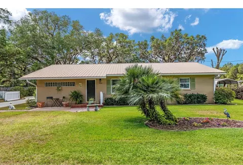 13050 SE 120th St, Ocklawaha, FL 32179