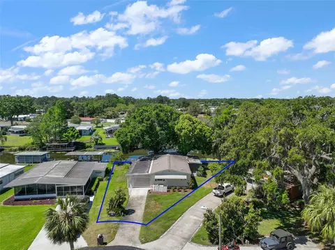 34407 Island Dr, Leesburg, FL 34788