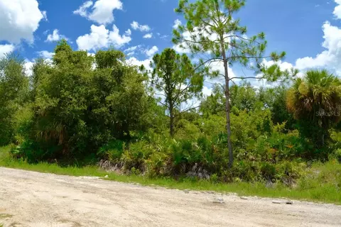 410 Thompson Ave, Lehigh Acres, FL 33972