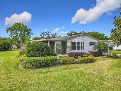 15424 Bettys Ct, Tavares, FL 32778