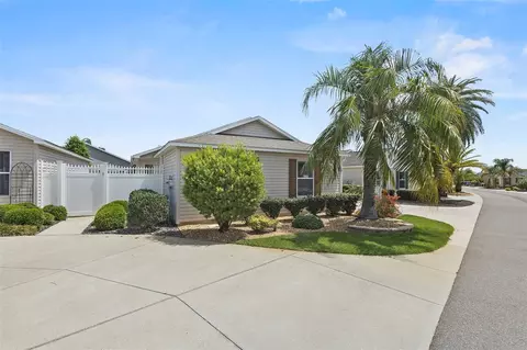 2293 Wayland St, The Villages, FL 32162