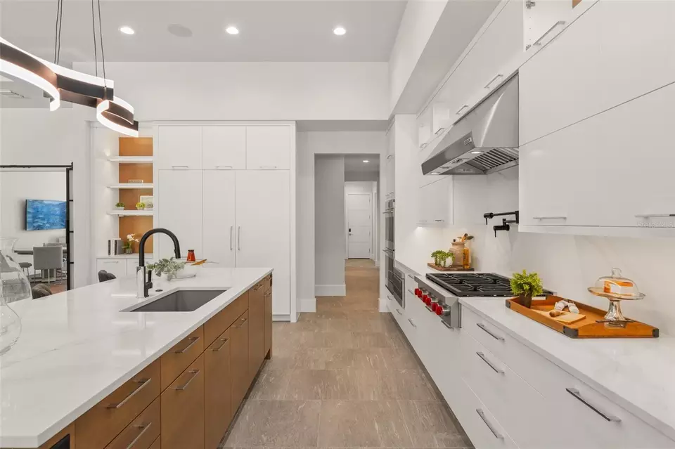 Kitchen - 15500 Pendio Dr, Montverde, FL 34756 photo 4 of 9