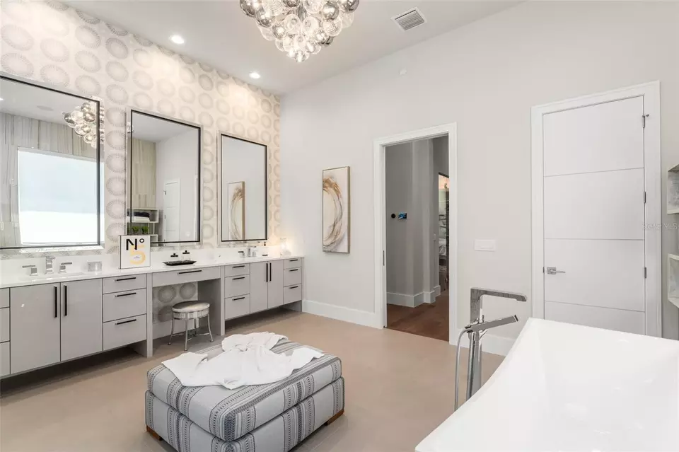 Bath - 15500 Pendio Dr, Montverde, FL 34756 photo 5 of 11