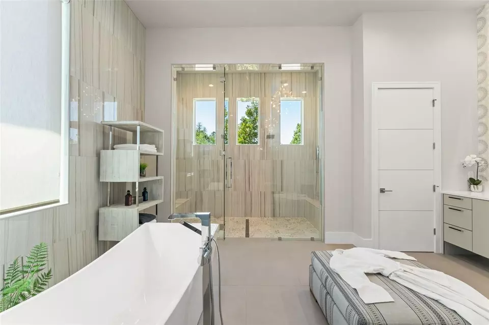 Bath - 15500 Pendio Dr, Montverde, FL 34756 photo 3 of 11