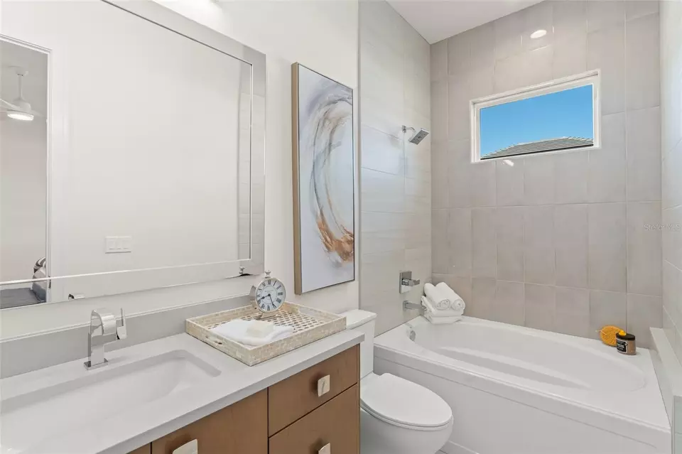 Bath - 15500 Pendio Dr, Montverde, FL 34756 photo 8 of 11