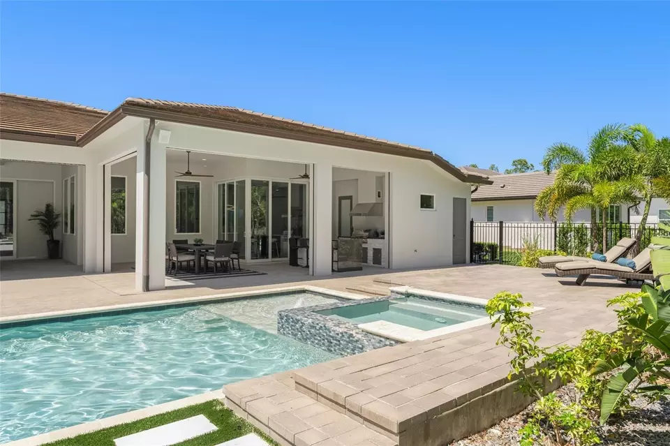 Exterior - 15500 Pendio Dr, Montverde, FL 34756 photo 14 of 18