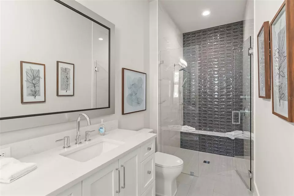 Bath - 15500 Pendio Dr, Montverde, FL 34756 photo 9 of 11