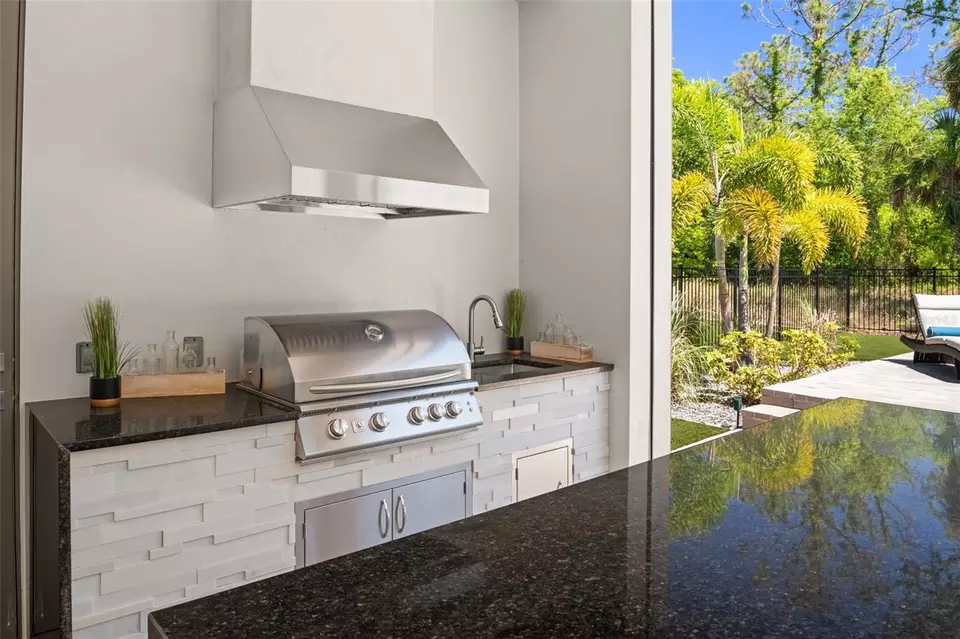 Kitchen - 15500 Pendio Dr, Montverde, FL 34756 photo 9 of 9