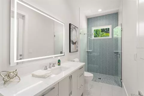 Bath - 15500 Pendio Dr, Montverde, FL 34756 photo 1 of 11