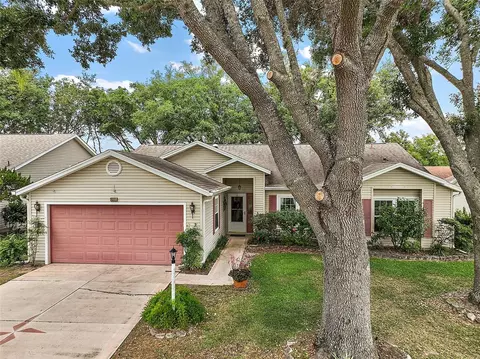 25333 River Crest Dr, Leesburg, FL 34748