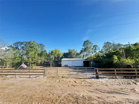 21240 SE 142nd St, Umatilla, FL 32784
