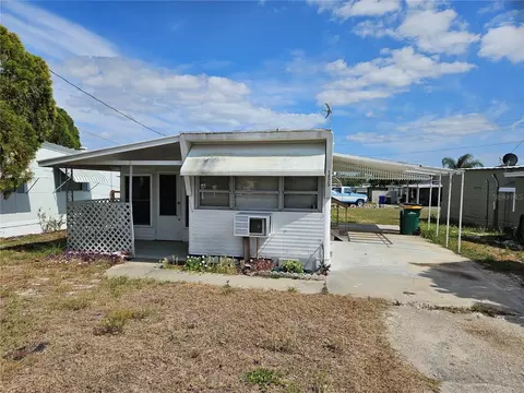 1425 County Dr, Tavares, FL 32778