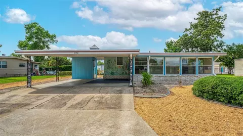 2706 Vindale Rd, Tavares, FL 32778