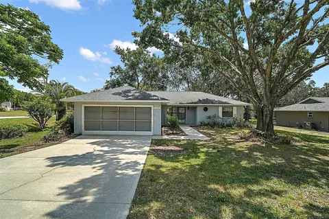 36482 Doral Dr, Grand Island, FL 32735