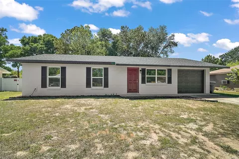 525 Oak Dr, Tavares, FL 32778