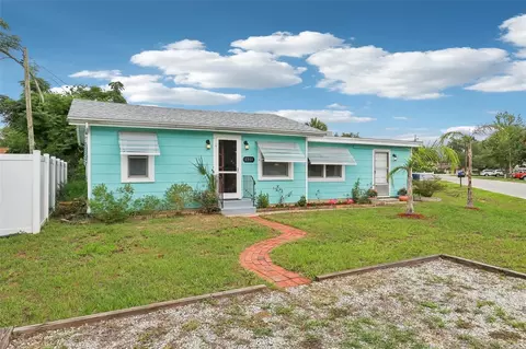 1301 North Ave, Tavares, FL 32778