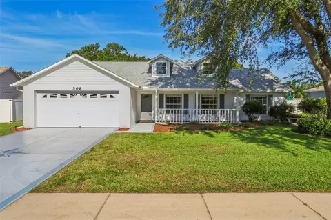 508 Woodview Dr, Tavares, FL 32778