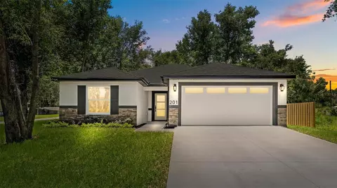 201 Hillside Ave, Umatilla, FL 32784