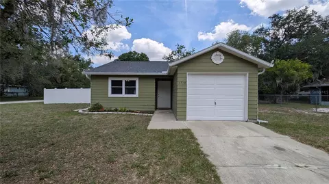 2718 Lorraine Dr, Leesburg, FL 34748