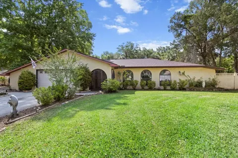 22 Palm Circle Dr, Inglis, FL 34449