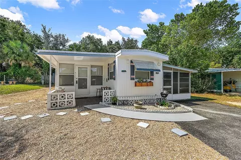 11750 Hickory Ln, Tavares, FL 32778
