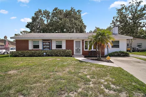 1301 Cambridge Dr, Leesburg, FL 34748
