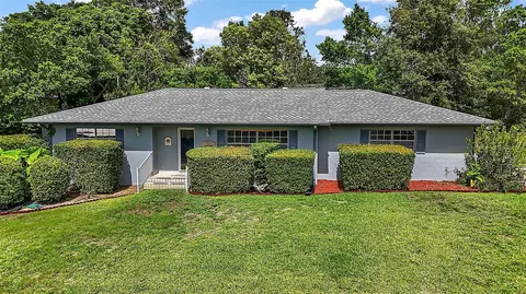 902 Lakeview Dr, Eustis, FL 32726