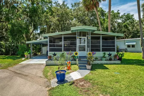 10 Cocos Plumosa Dr, Eustis, FL 32726