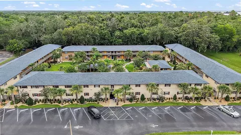 600 W Oak Terrace Dr, Leesburg, FL 34748
