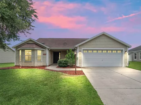 12185 NE 51st Cir, Oxford, FL 34484