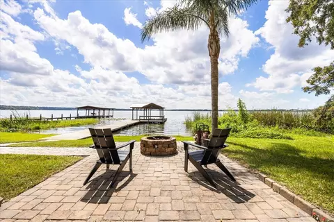 2945 Lakeshore Dr, Mount Dora, FL 32757
