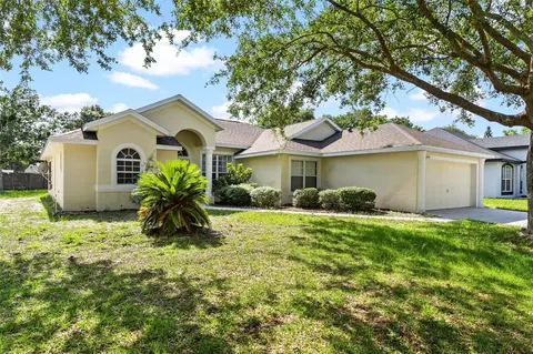 2414 E Moonlight Ln, Eustis, FL 32726