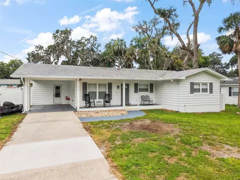 1417 Park Dr, Leesburg, FL 34748