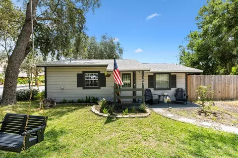 107 Second St, Lady Lake, FL 32159