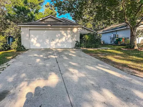 704 Kenmoore Ct, Eustis, FL 32726