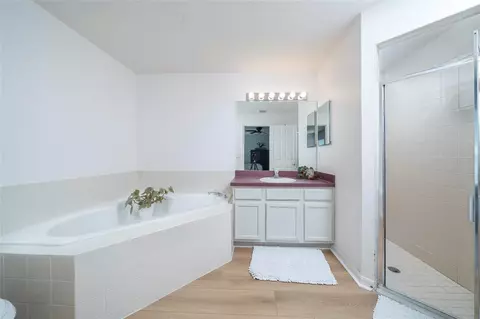 Bath - 5041 Pine Needle Dr, Mascotte, FL 34753 photo 4 of 4