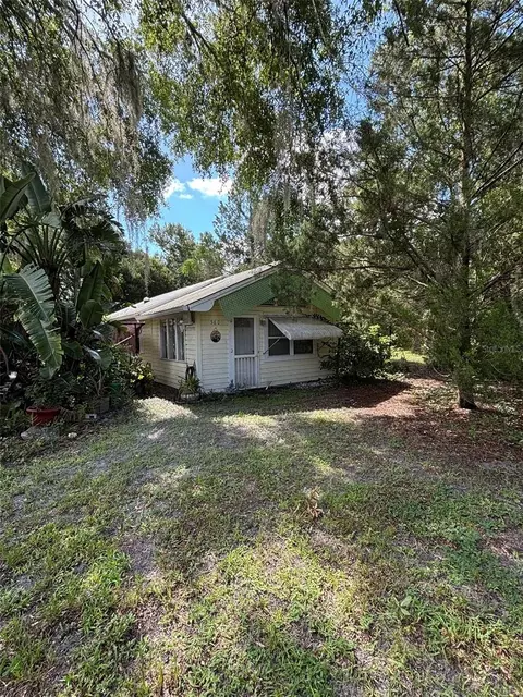 560 Owens Ln, Umatilla, FL 32784