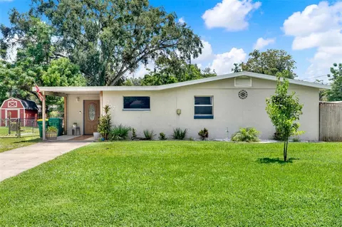 707 Plumosa Ave, Fruitland Park, FL 34731
