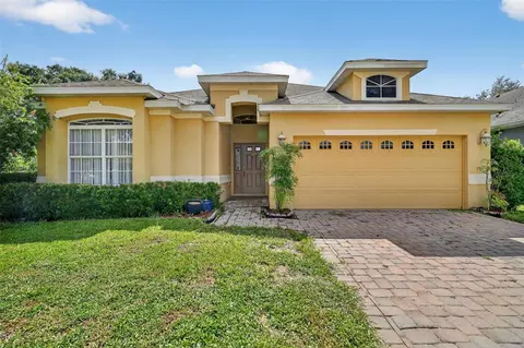4877 Grassy Knoll Dr, Tavares, FL 32778