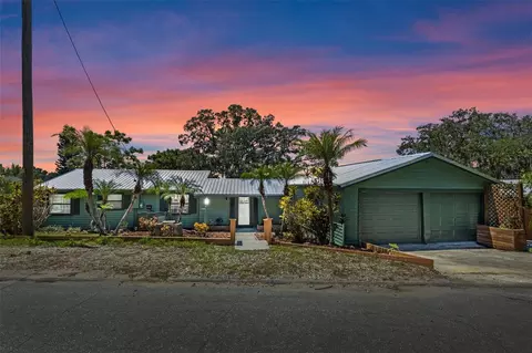 31525 Anderson Dr, Tavares, FL 32778