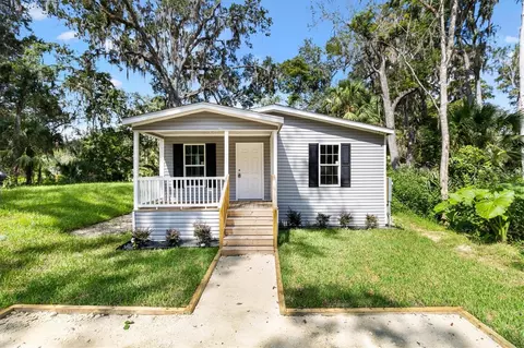 2890 Cr 426e, Lake Panasoffkee, FL 33538