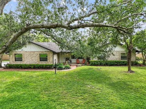 2412 Briarwood Ln, Eustis, FL 32726