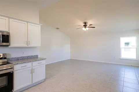 Living - 79 W Central Ave, Webster, FL 33597 photo 1 of 2
