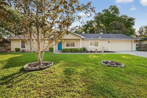 130 N Johns St, Mount Dora, FL 32757