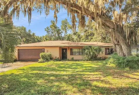 2050 Live Oak Dr, Fruitland Park, FL 34731