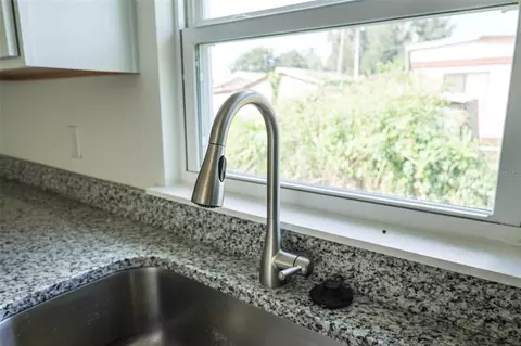 Kitchen - 89 W Central Ave, Webster, FL 33597 photo 3 of 5