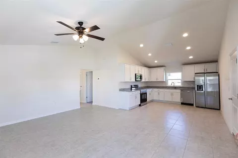 Living - 89 W Central Ave, Webster, FL 33597 photo 1 of 2