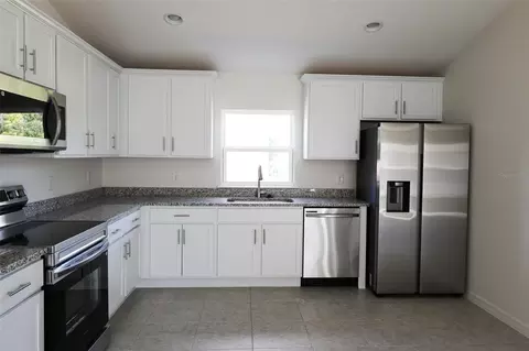 Kitchen - 89 W Central Ave, Webster, FL 33597 photo 1 of 5