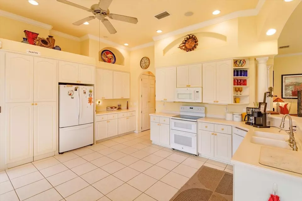 Kitchen - 4802 Glen Coe St, Leesburg, FL 34748 photo 3 of 4